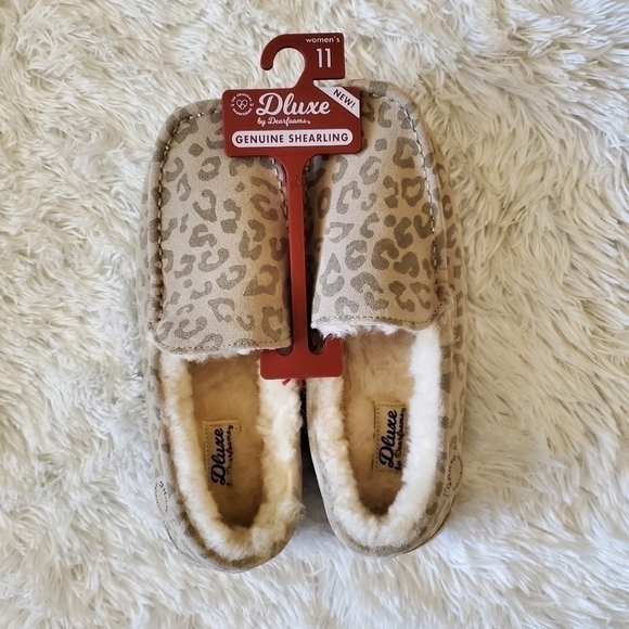 dearfoams Shoes - Women's dluxe by dearfoams Fernie Genuine Suede & Shearling Moccasin Slippers 11